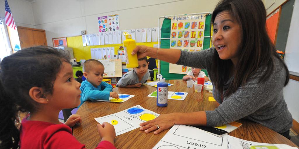 a preschool teacher teaches her class